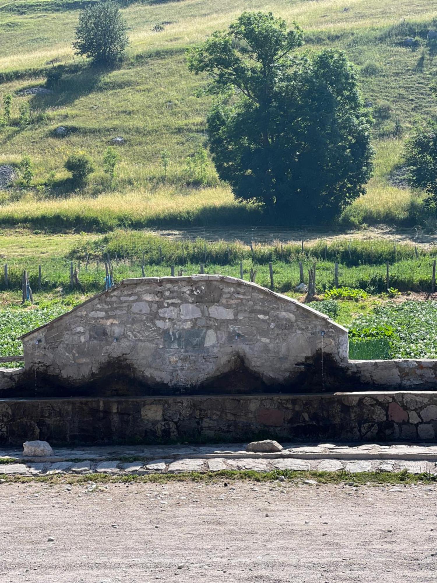 Kod Kapetana Tea Bed & Breakfast Gornji Lukomir ภายนอก รูปภาพ