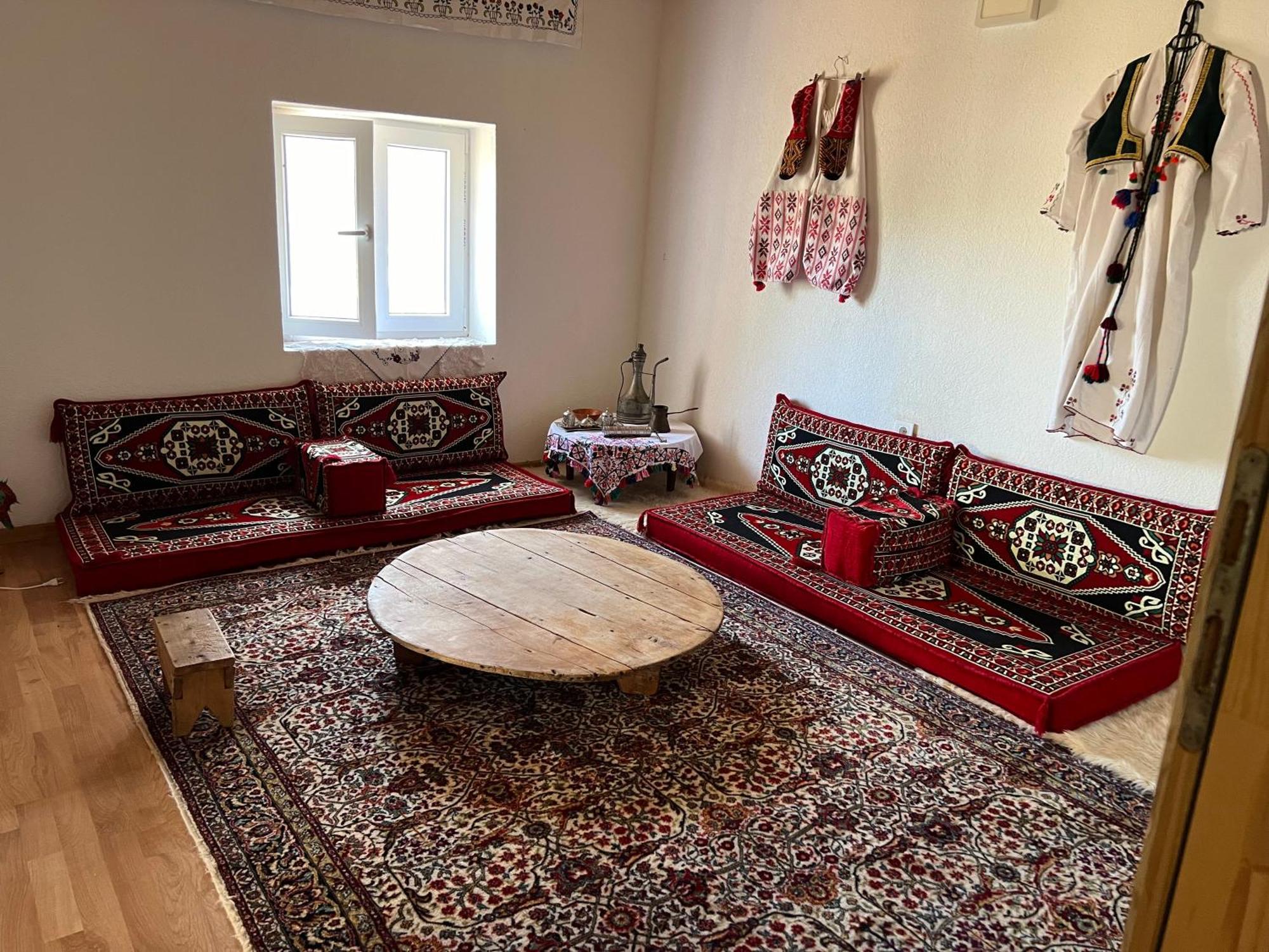 Kod Kapetana Tea Bed & Breakfast Gornji Lukomir ภายนอก รูปภาพ