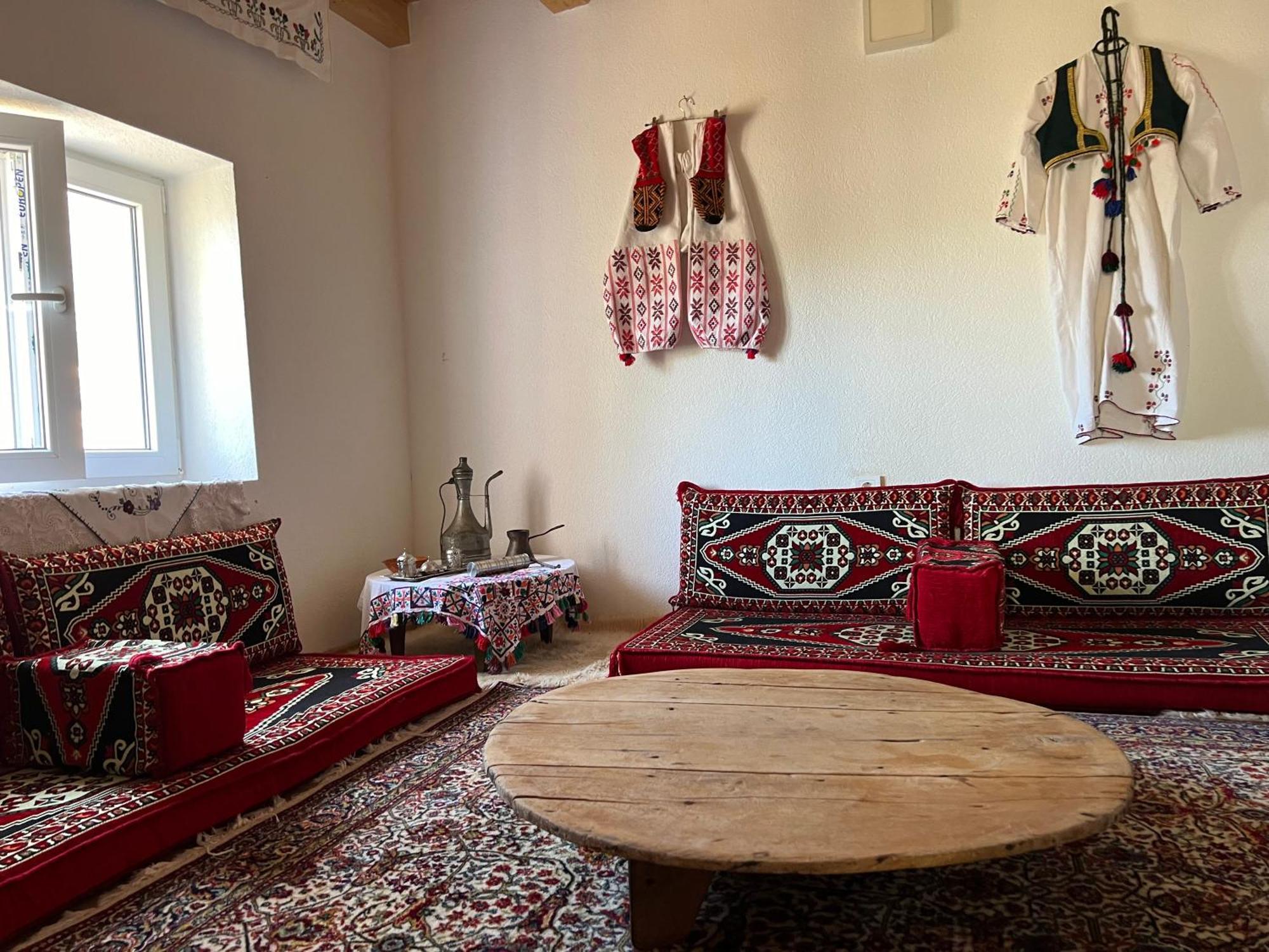 Kod Kapetana Tea Bed & Breakfast Gornji Lukomir ภายนอก รูปภาพ