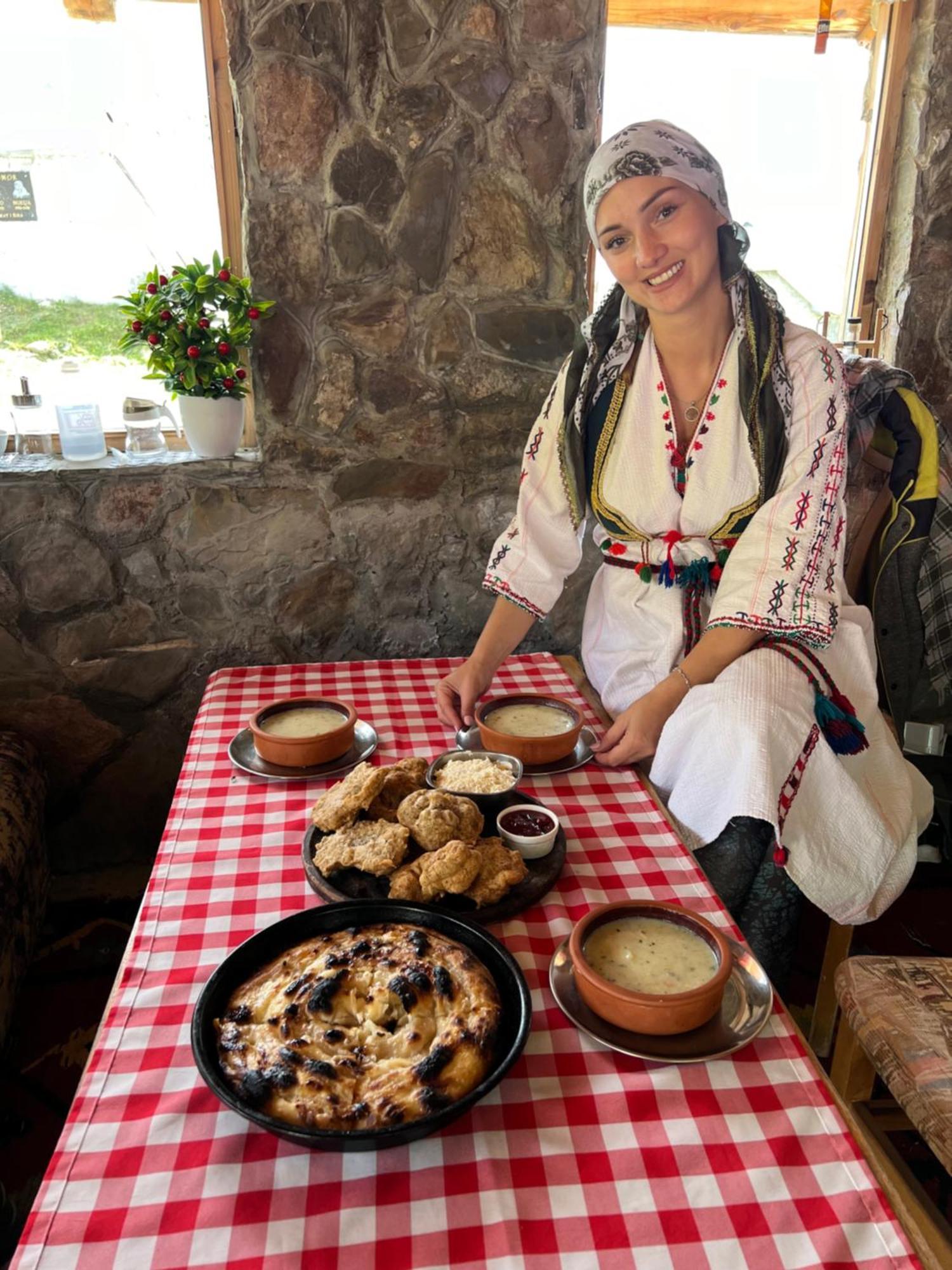 Kod Kapetana Tea Bed & Breakfast Gornji Lukomir ภายนอก รูปภาพ