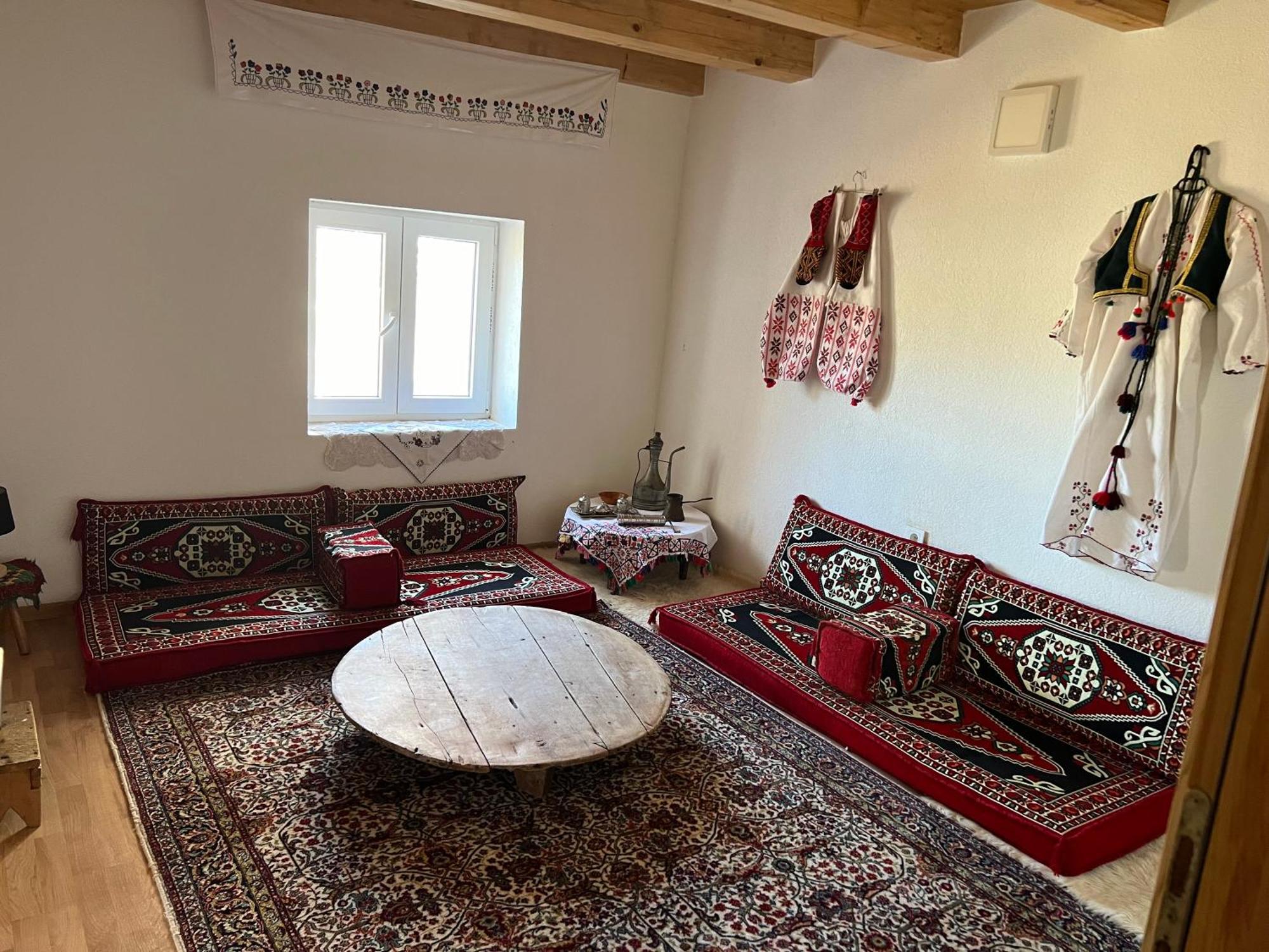 Kod Kapetana Tea Bed & Breakfast Gornji Lukomir ภายนอก รูปภาพ