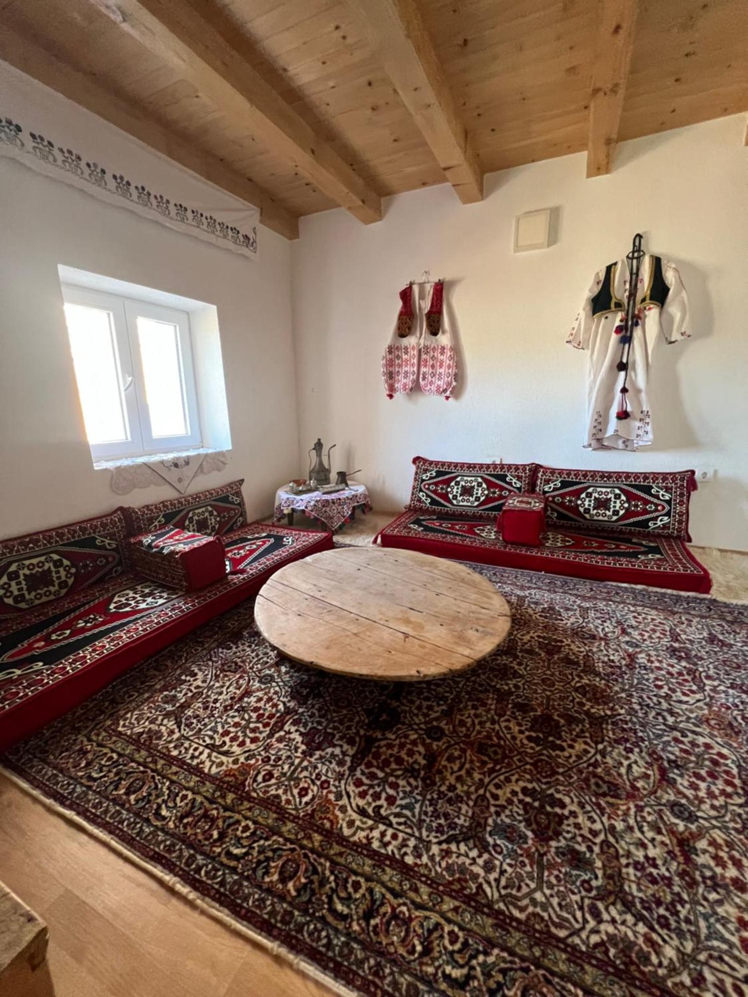 Kod Kapetana Tea Bed & Breakfast Gornji Lukomir ภายนอก รูปภาพ